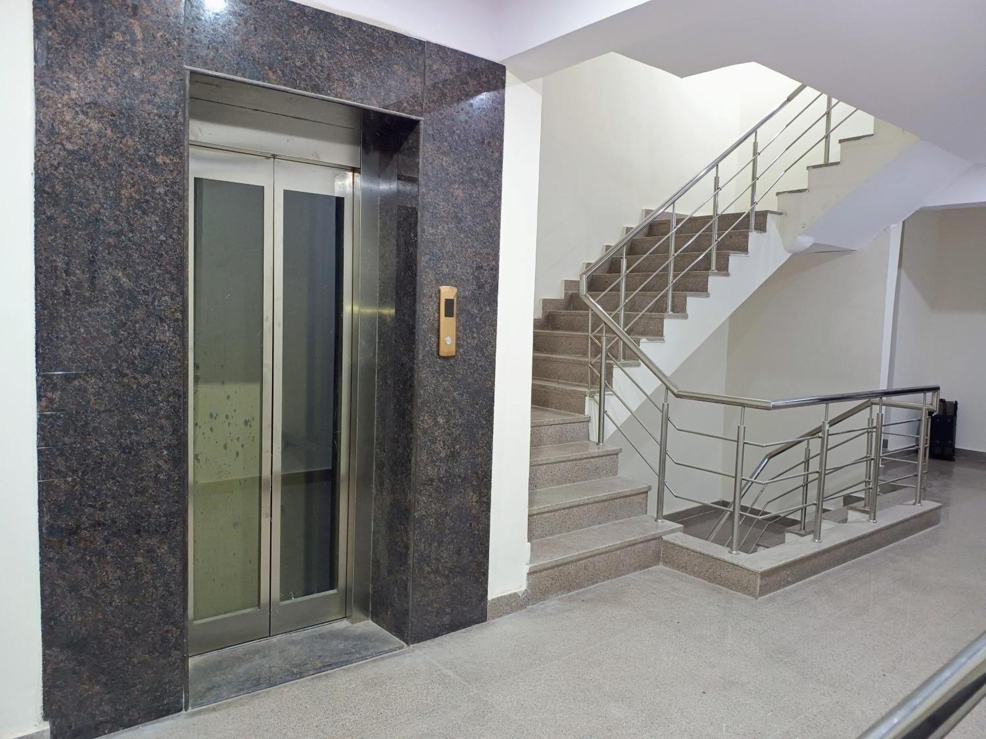 Hotel Krishna Tower Дели Экстерьер фото