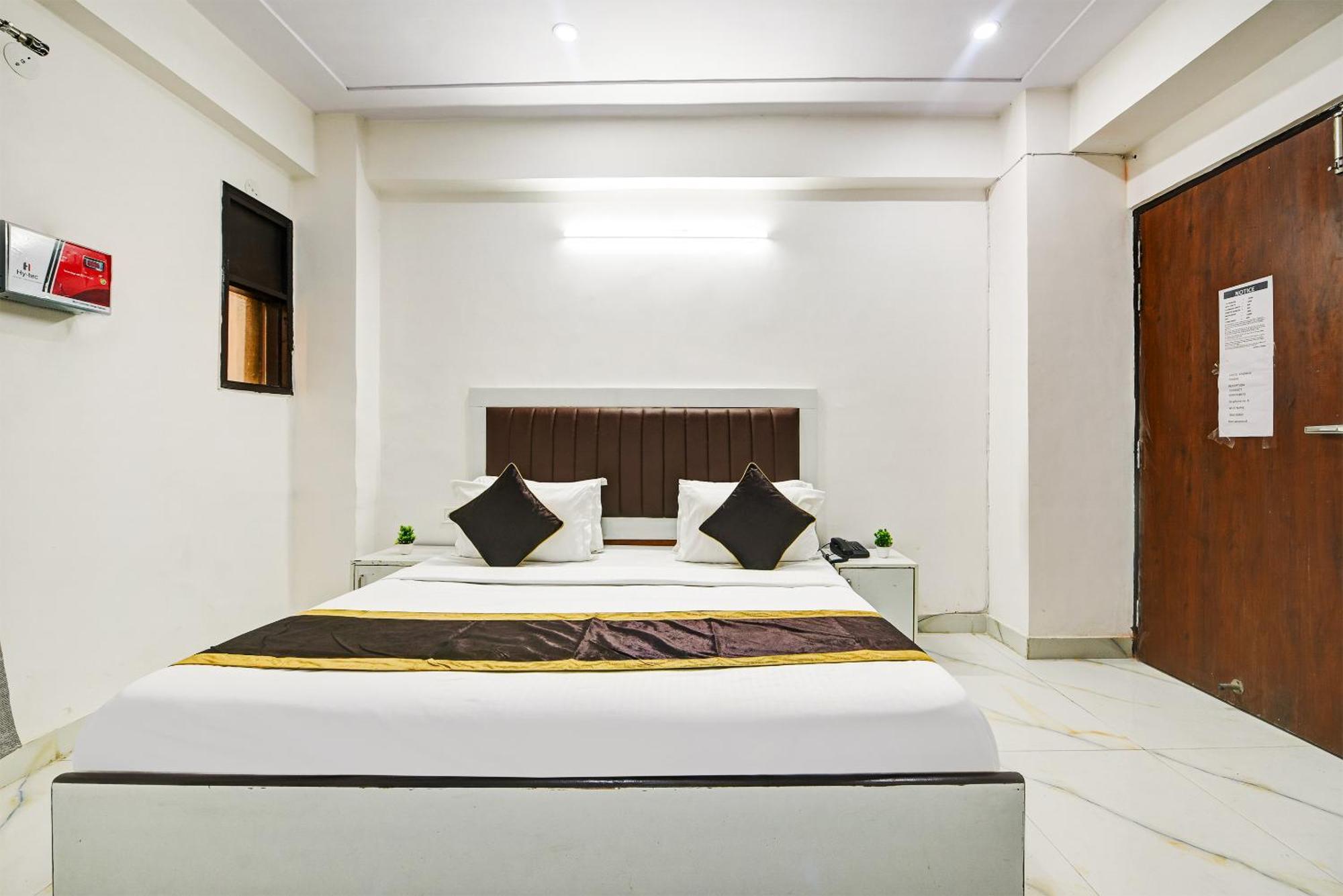 Hotel Krishna Tower Дели Экстерьер фото