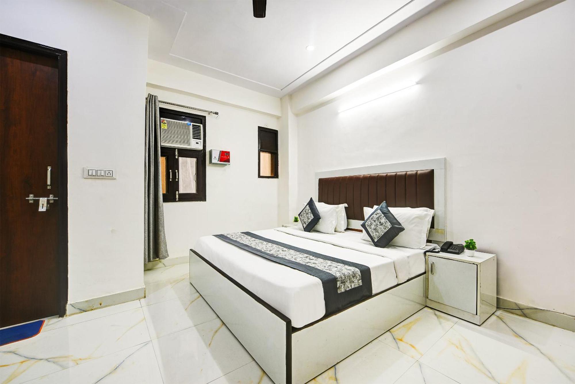 Hotel Krishna Tower Дели Экстерьер фото