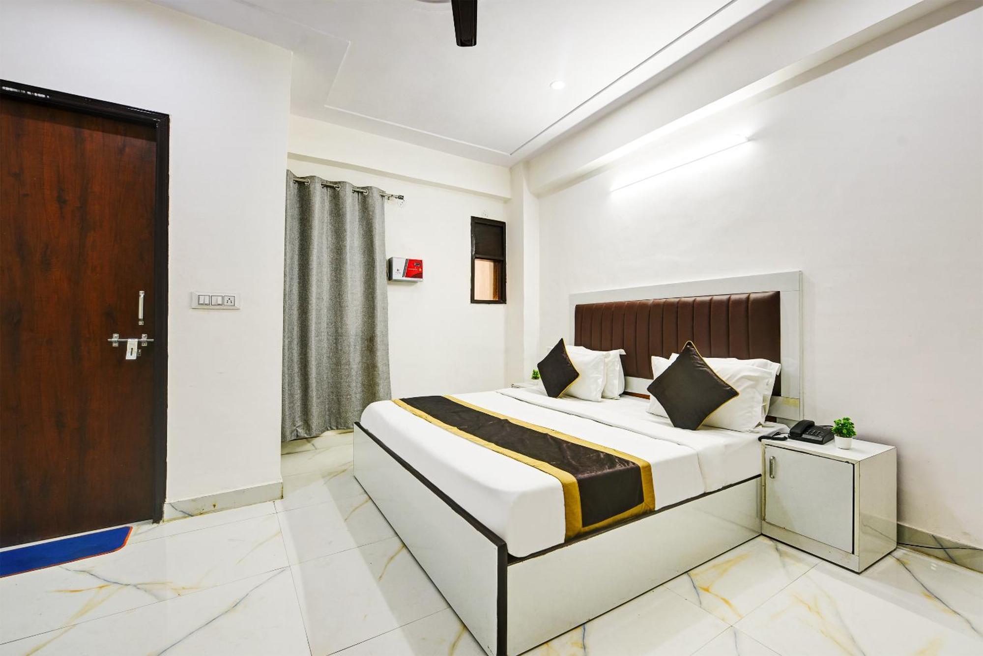 Hotel Krishna Tower Дели Экстерьер фото