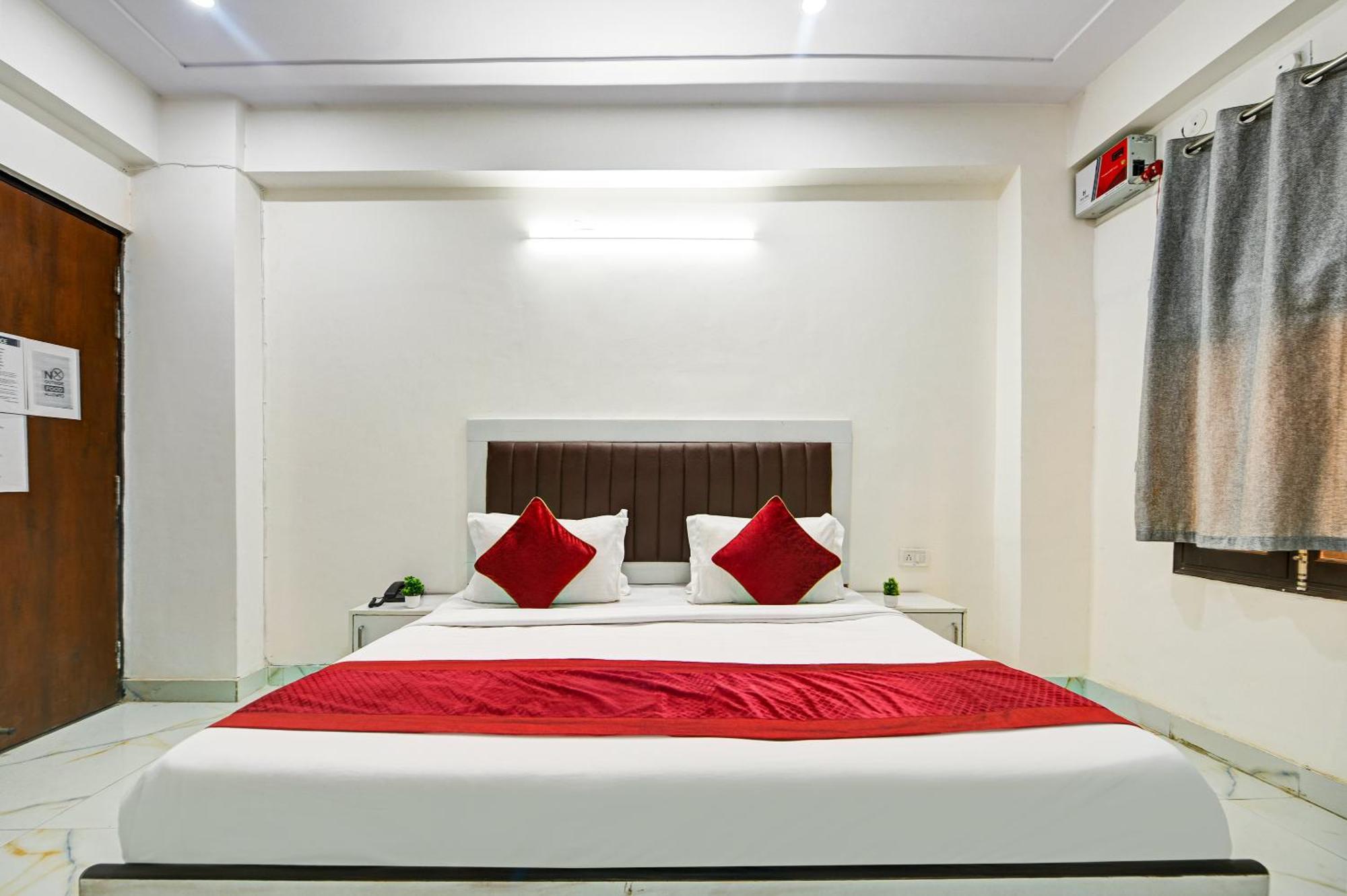 Hotel Krishna Tower Дели Экстерьер фото