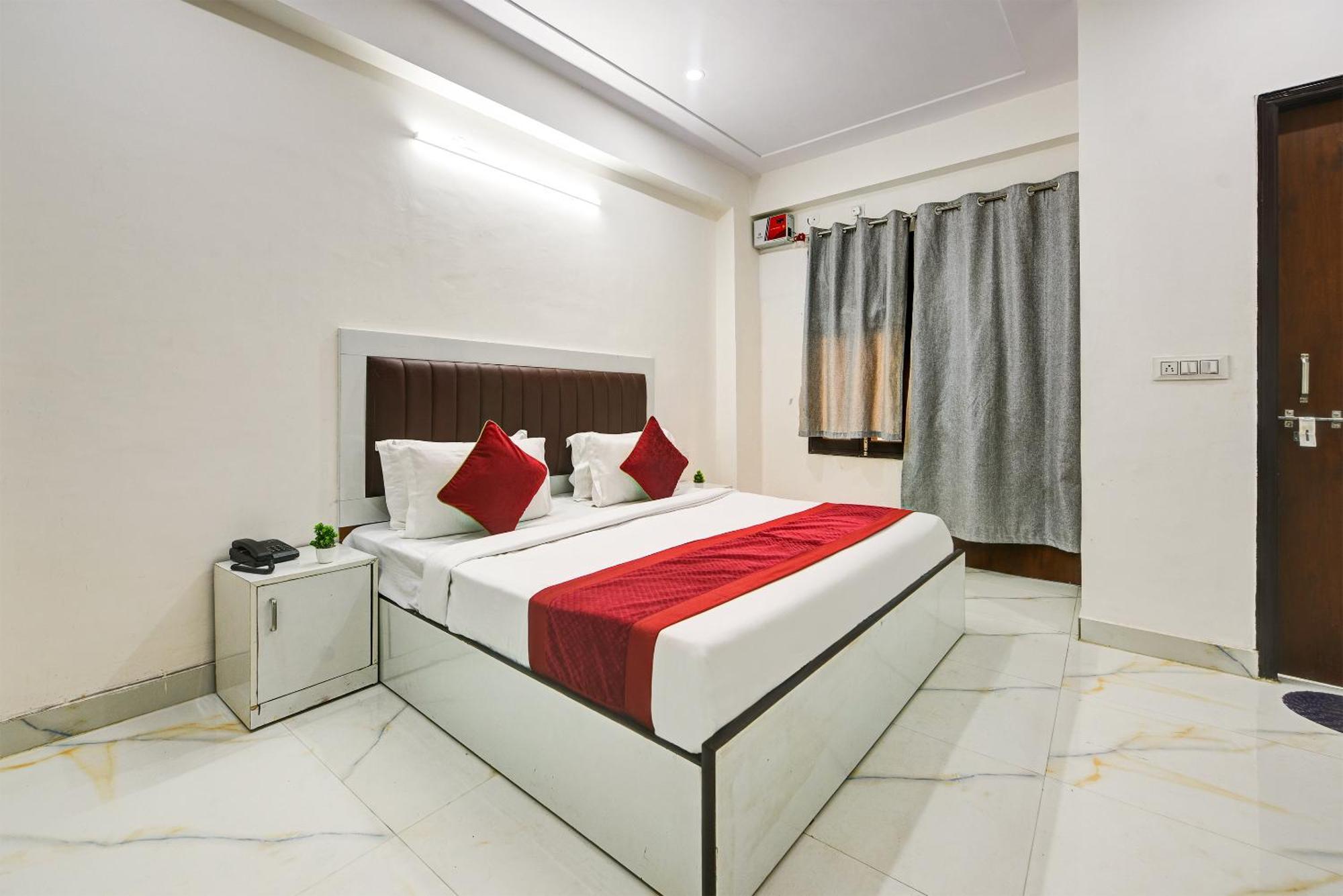 Hotel Krishna Tower Дели Экстерьер фото