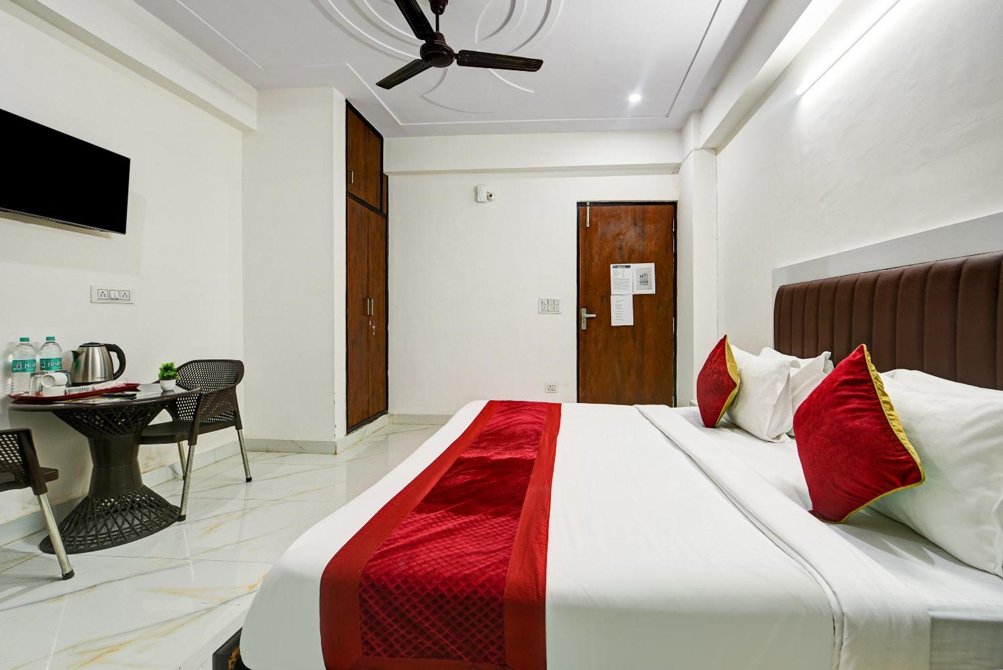 Hotel Krishna Tower Дели Экстерьер фото