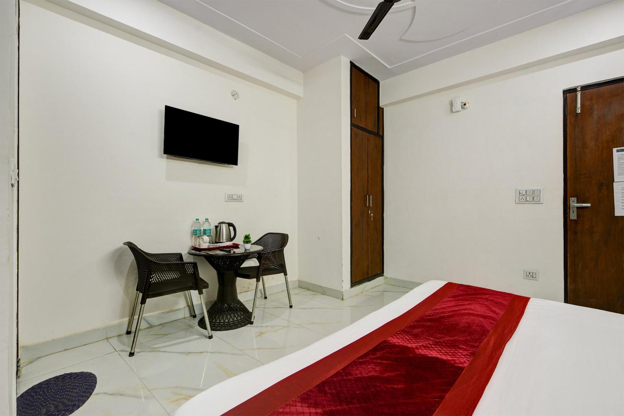 Hotel Krishna Tower Дели Экстерьер фото