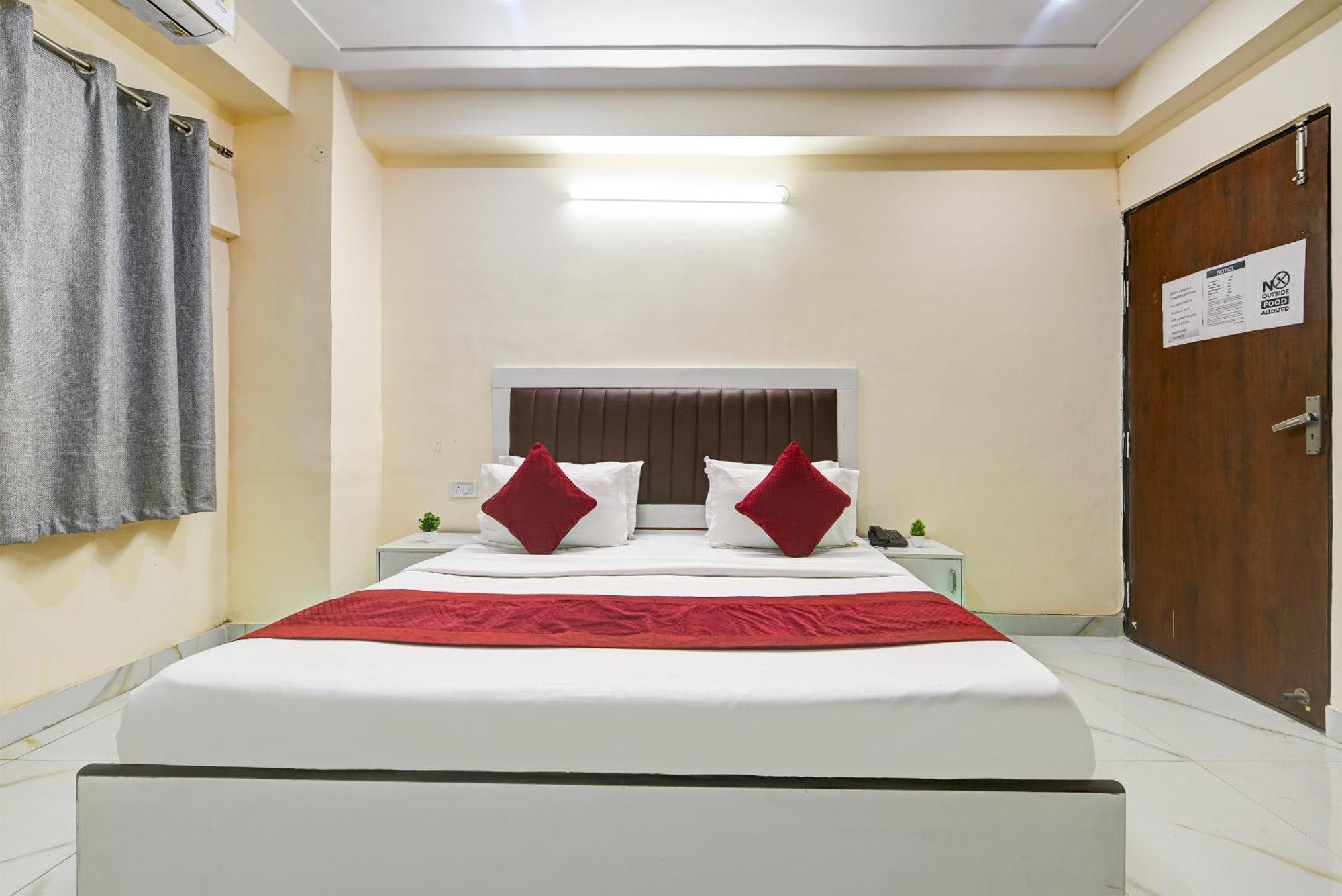 Hotel Krishna Tower Дели Экстерьер фото